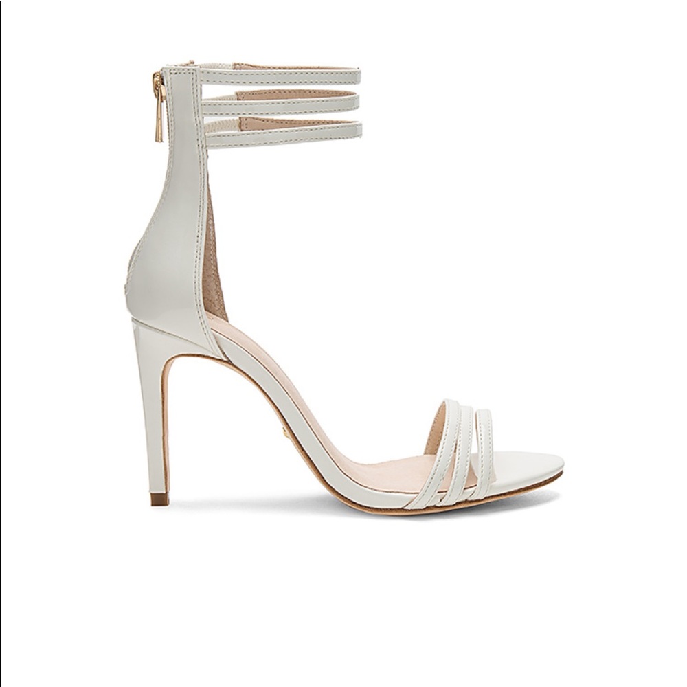 Raye Mona Heel